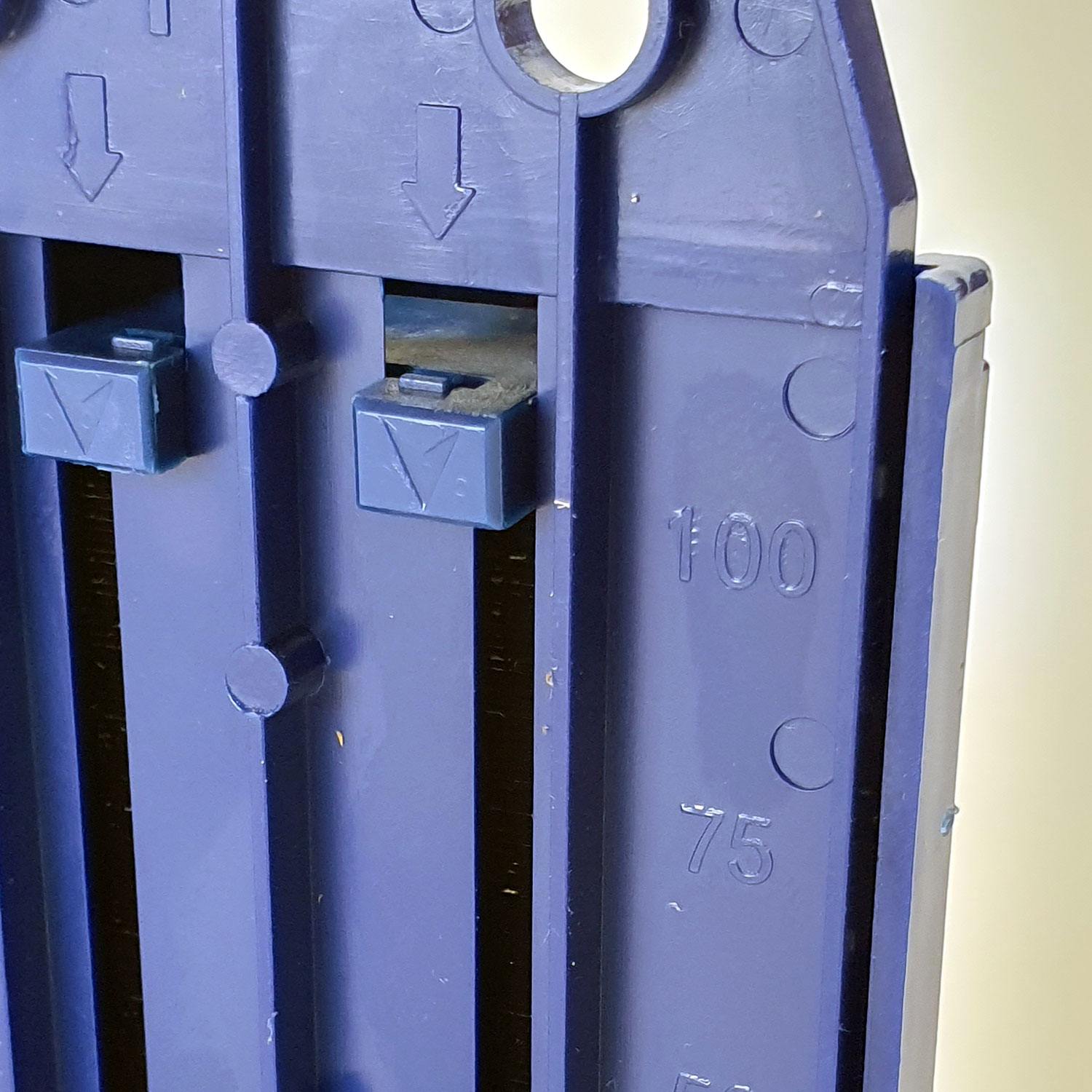09192-blade-dispenser-c.jpg